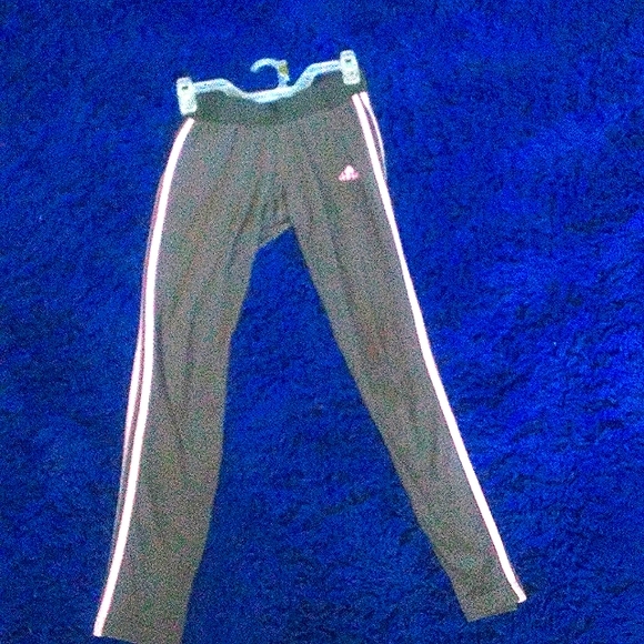 Adidas Women's leggings. Gray with ight pink stripes down the sides. Comfortable - Picture 4 of 5